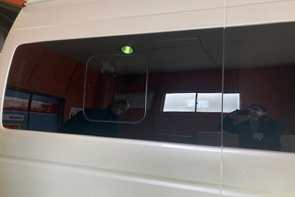 ハイエース（トヨタ）の右サイドガラス交換2026.1.16@AGエキスパート相模原店