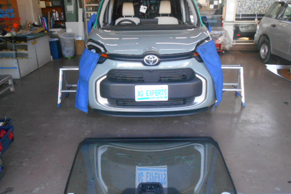 シエンタ（トヨタ）のフロントガラス交換2026.4.3@AGエキスパートさいたま店