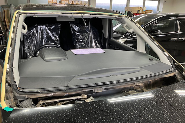 ヴェルファイア（トヨタ）のフロントガラス交換2026.4.18@AGエキスパート久喜店