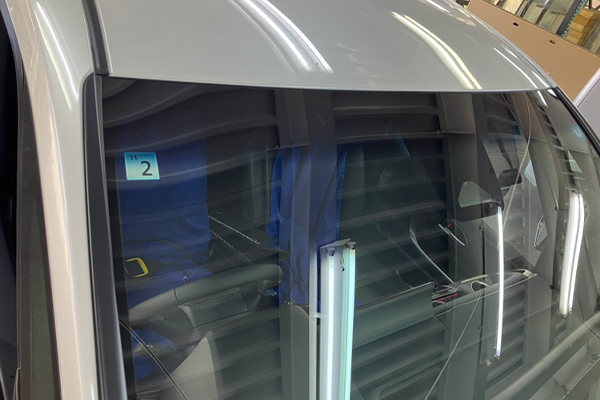 ヴォクシー（トヨタ）のフロントガラス交換2026.4.11@AGエキスパート大和店