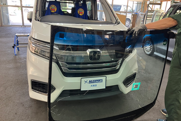 ステップワゴン（ホンダ）のフロントガラス交換2026.7.19@AGエキスパート大和店