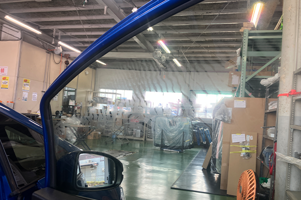 フィット(ホンダ)の右フロントドアガラス交換2026.8.1@AGエキスパート厚木店